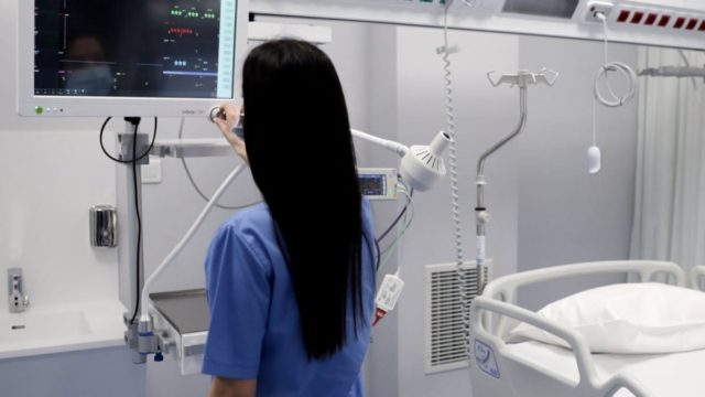 Νοσοκόμα κρυφακούει δύο ασθενείς την ώρα που μιλάνε – Όταν κατάλαβε τι λένε δεν πίστευε στα αυτιά της… Το ανέκδοτο της ημέρας (12/4)