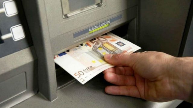 Αν το ΑΤΜ σου έβγαλε αυτό το 50ευρω πρέπει αμέσως να το επιστρέψεις πίσω!