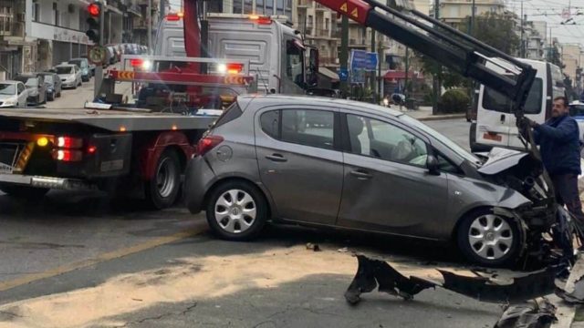 Τροχαίο στη λεωφόρο Αλεξάνδρας: Βίντεο από τη στιγμή της σύγκρουσης των δύο ΙΧ!
