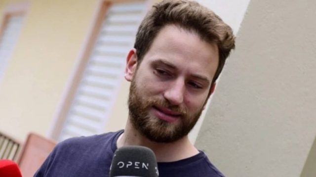 Είναι τρέλα ερωτευμένες μαζί του! Γυναίκες στέλνουν ερωτικές επιστολές στον Μπάμπη Αναγνωστόπουλο μέσα στη φυλακή