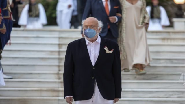 Κρίσιμες ώρες για τον Διονύση Σαββόπουλο: Στο νοσοκομείο με κορωνοϊό – «Υπεράνθρωπες προσπάθειες για να τον κρατήσουν στη ζωή»