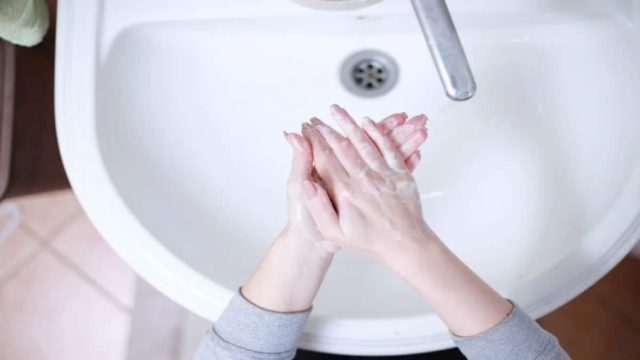 «Καμπάνα» ΕΟΦ: Τι πρέπει να αλλάξει άμεσα στα κρεμοσάπουνα – «Το προϊόν αυτό χρησιμοποιείται ως βιοκτόνο…»