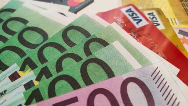 Δεύτερη ευκαιρία για το επίδομα των 1.000 ευρώ – Ποιοι πρέπει να «τρέξουν» άμεσα