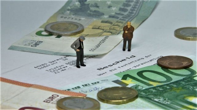 Μόνιμο επίδομα έως 300 ευρώ – Ποιοι παίρνουν τον δρόμο για το ΑΤΜ