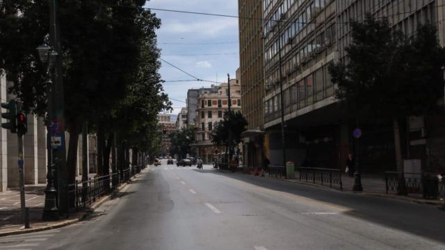 Η φωτογραφία της ημέρας: Έρημη πόλη η Αθήνα