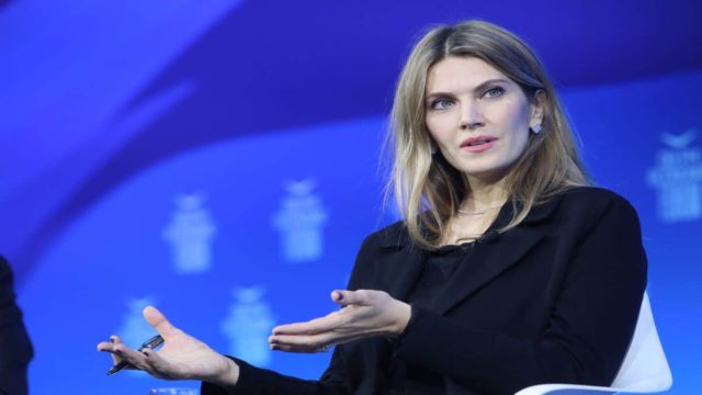 «Κατανυκτικό» Πάσχα για την Εύα Καϊλή: Ελεύθερη μετά από 4 μήνες φυλάκισης η πρώην ευρωβουλευτής (video)