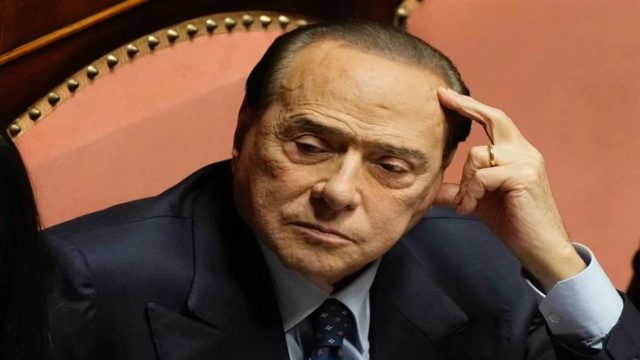Κρίσιμες ώρες για τον Σίλβιο Μπερλουσκόνι – Με μηχανική υποστήριξη παραμένει στην ζωή