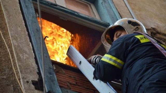 Συναγερμός στην Ελευσίνα: Φωτιά σε διαμέρισμα