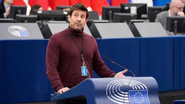 Προκλητικός ο Αλέξης Γεωργούλης: Συνδέει την καταγγελία για βιασμό με τις εκλογές – «Ανησυχεί για τη…»