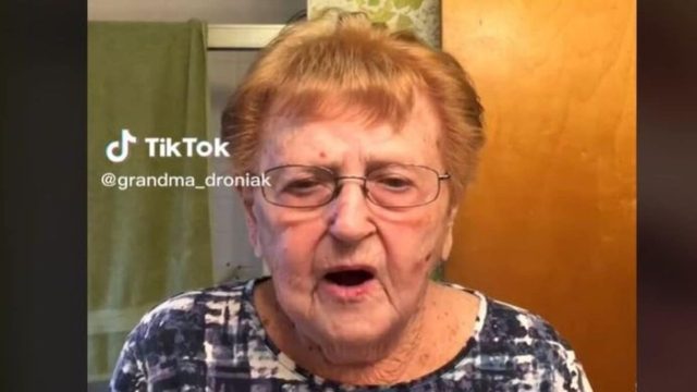 Viral γιαγιά «ρίχνει» το Tik Tok: Διαλέγει ρούχα και μακιγιάζ για την κηδεία της και προκαλεί ρίγη συγκίνησης!