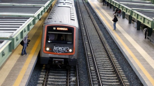 Συναγερμός στα Πατήσια: Πτώση ατόμου στον ηλεκτρικό του Αγίου Νικολάου – Διακοπή των δρομολογίων