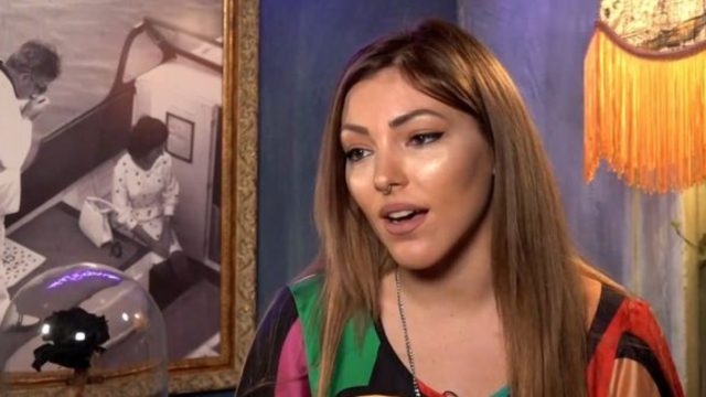 Ιουλία Κουκουβέ: «Με αντιμετώπιζε ως πλαστική κούκλα και με έβαζε να κάνω… Είχε πάντα μαχαίρι δίπλα του και με απειλούσε» – Συγκλονίζει η 29χρονη τράπερ (Video)