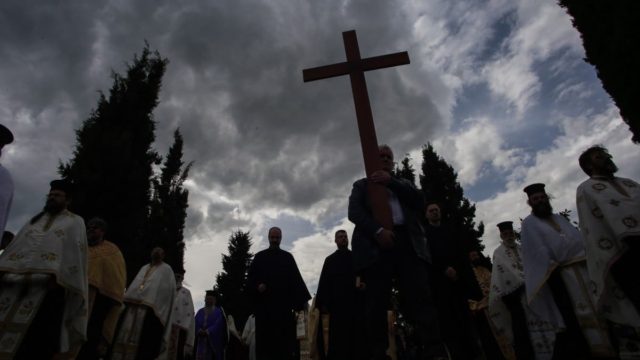 Καιρός σήμερα 15/4: Ανάσταση… με βροχές και χιόνια – Οι συνθήκες ανήμερα της Κυριακής του Πάσχα