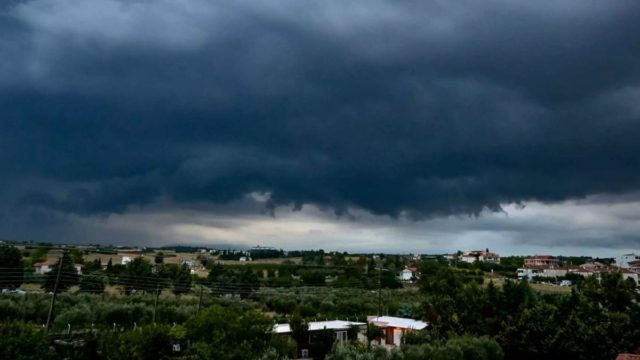Καιρός σήμερα 28/4: Άστατο τοπίο με βροχές και καταιγίδες – «Καμπανάκι» Μαρουσάκη, Αρναούτογλου και Αρνιακού