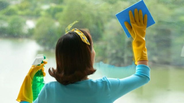 Πασχαλινό καθάρισμα: Tips για να έχετε το σπίτι σας καθαρό ακόμη κι αν δεν έχετε καθόλου χρόνο