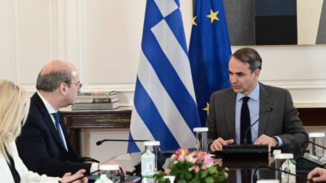 Κατώτατος μισθός: Στα 780 ευρώ από σήμερα (1/4) – Ποια είναι η αλήθεια για τις καθαρές αποδοχές