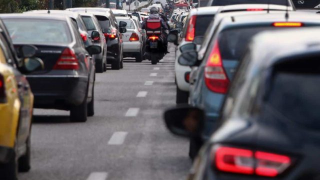 Έξοδος Πάσχα: Μεγάλες καθυστερήσεις σε Κηφισό – Σε ποιους δρόμους υπάρχουν προβλήματα