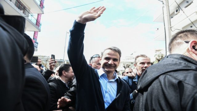 Κυριάκος Μητσοτάκης: «Θέλω καλύτερες απολαβές, καλύτερους μισθούς για όλες και για όλους. Διεκδικώ ισχυρή εντολή!» – Ο πρωθυπουργός έθεσε τα εκλογικά διλήμματα από την Πετρούπολη (Video)