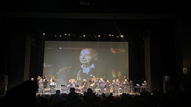 Ο όμιλος Κόκκορη στο πλευρό του Συλλόγου Θυάτειρα
