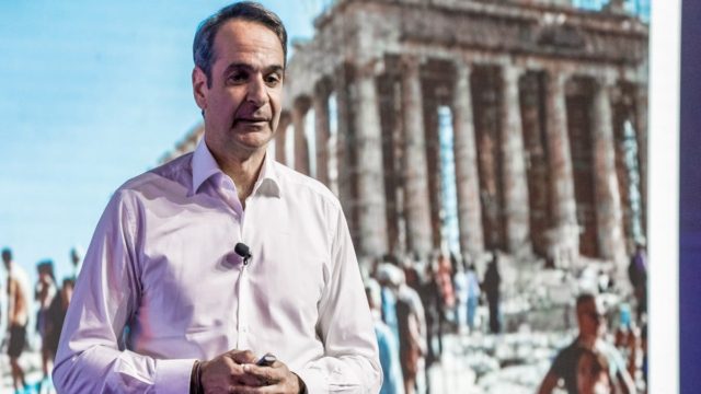 «Πακέτο» Μητσοτάκη 2023-2027: Πόσα κερδίζουν μισθωτοί, συνταξιούχοι και επαγγελματίες – Στα 2 δισ. ευρώ το δημοσιονομικό κόστος (video)