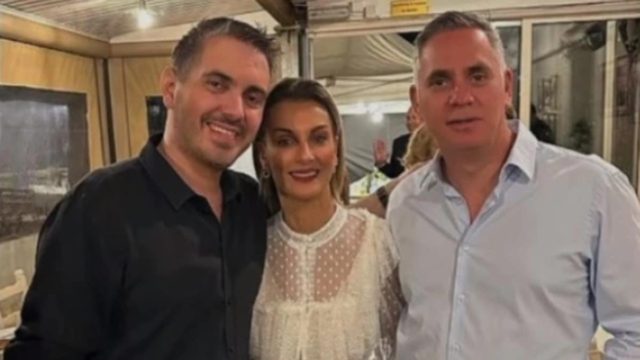 Γκάφα ολκής για τον Μιχάλη Χατζηγιάννη: Πήγε σε γενέθλια και το υφυπουργείο Πολιτισμού έβγαλε…δελτίο Τύπου