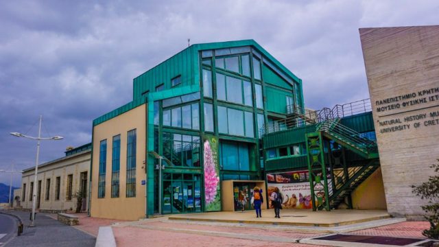 Εμετικό σκηνικό στο Μουσείο Φυσικής Ιστορίας στην Κρήτη: Άγνωστοι ούρησαν και αφόδευσαν στο εσωτερικό ενώ έκλεψαν εξοπλισμό