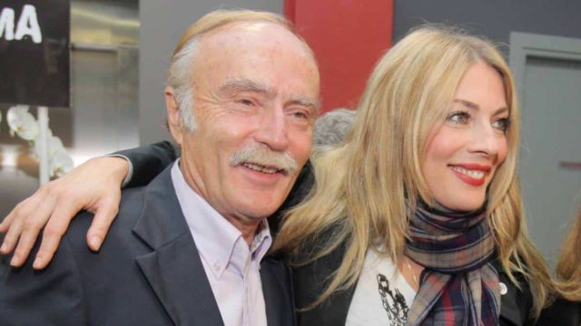 Τζούλια Αργυροπούλου: Αυτή είναι η γλυκιά μητέρα της Σμαράγδας Καρύδη που αποφεύγει τη δημοσιότητα (photos)