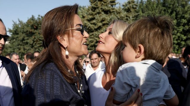 Τύφλα να’χει ο Κώστας Μπακογιάννης: Έσταξε μέλι η Ντόρα Μπακογιάννη για την νύφη της, Σία Κοσιωνη