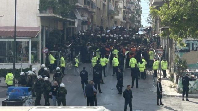 Παναθηναϊκός: Παράνοια για τον τίτλο – Ένταση και δακρυγόνα στη Λεωφόρο πριν από τον αγώνα με την ΑΕΚ