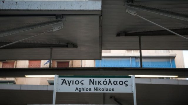 Θρήνος στα Πατήσια: Νεκρός ο άνδρας που έπεσε στον ηλεκτρικό του Αγίου Νικολάου