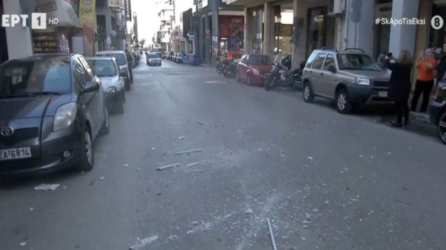 «Σείστηκε» η Πάτρα στην πρώτη Ανάσταση – Τηρήθηκε το έθιμο στο κέντρο της πόλης (Video)