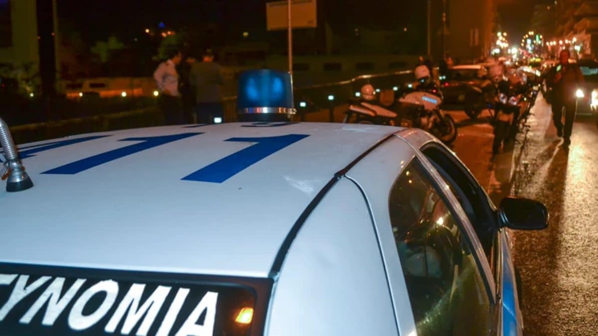 Συναγερμός στο Παλαιό Φάληρο: Ένοπλος λήστεψε σούπερ μάρκετ – Τράκαρε και τραυματίστηκε