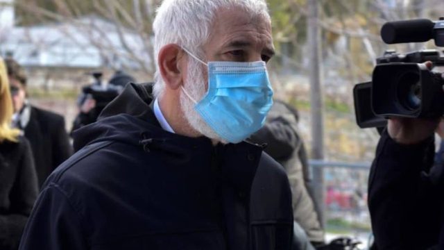 Αγνώριστος ο Πέτρος Φιλιππίδης – Τέλος το θέατρο, αυτό θα είναι το νέο του επάγγελμα!