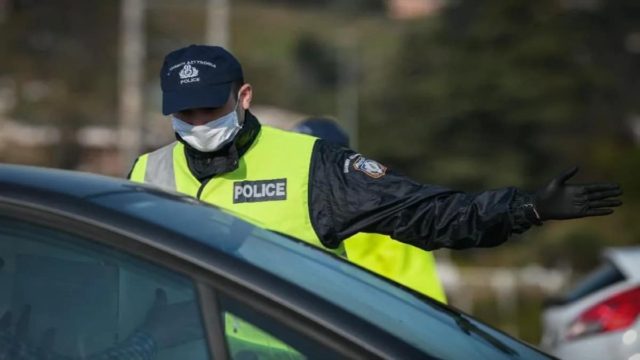 Δυσβάσταχτα πρόστιμα στα παλιά αυτοκίνητα – «Κόβονται» δια ροπάλου από τους ελληνικούς δρόμους!