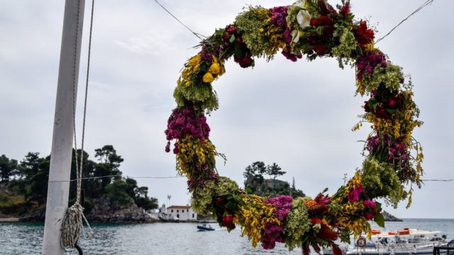 Πρωτομαγιά: Γιατί φτιάχνουμε στεφάνι από λουλούδια – Τι συμβολίζει