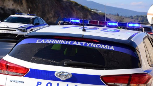 Κόκκινος «συναγερμός» στα Άνω Λιόσια:  Έπεσαν πυροβολισμοί και εμβόλισαν περιπολικό