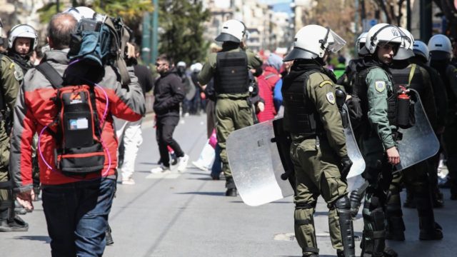 Πυροβολισμοί έξω από την ΑΣΟΕΕ: Μεγάλη ένταση στο σημείο – Κλειστή η Πατησίων (photo)