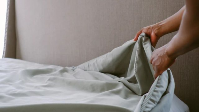 Οι επιστήμονες απαντούν: Κάθε πότε πρέπει να αλλάζουμε τα σεντόνια μας, τελικά;