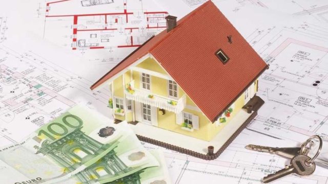 Τι σημαίνει το «πάγωμα» των επιτοκίων στα στεγαστικά δάνεια –  9 στα 10 αφορά τα κυμαινόμενα επιτόκια