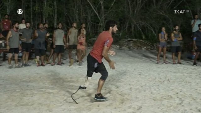 Survivor All Star: Παράδειγμα προς μίμηση ο Τούρκος παίκτης με το πρόσθετο μέλος στο πόδι – Τα έδωσε όλα στον αγώνα (Video)
