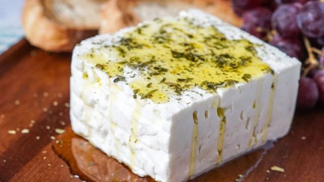 Η γιαγιά ξέρει τον τρόπο: Το αξεπέραστο κόλπο για τη συντήρηση της φέτας