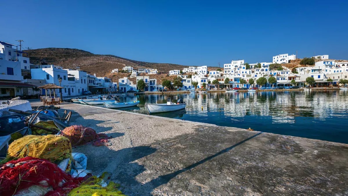 Ψαροχώρι με φόντο τον Πλανήτη: Το κυκλαδίτικο νησάκι με το σπάνιο όνομα και τα καταγάλανα νερά!
