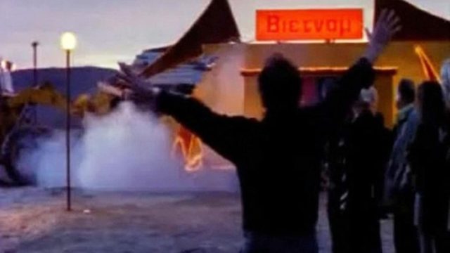 Το θρυλικό ζεϊμπέκικο που άφησε ιστορία στον ελληνικό κινηματογράφο και ξεπερνά τις 200.000 προβολές!