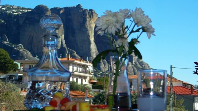 Thymeli food & drinks με φόντο τα Μετέωρα: Το εστιατόριο του Theatro Hotel Odysseon είναι μια πραγματική εμπειρία γεύσεων!