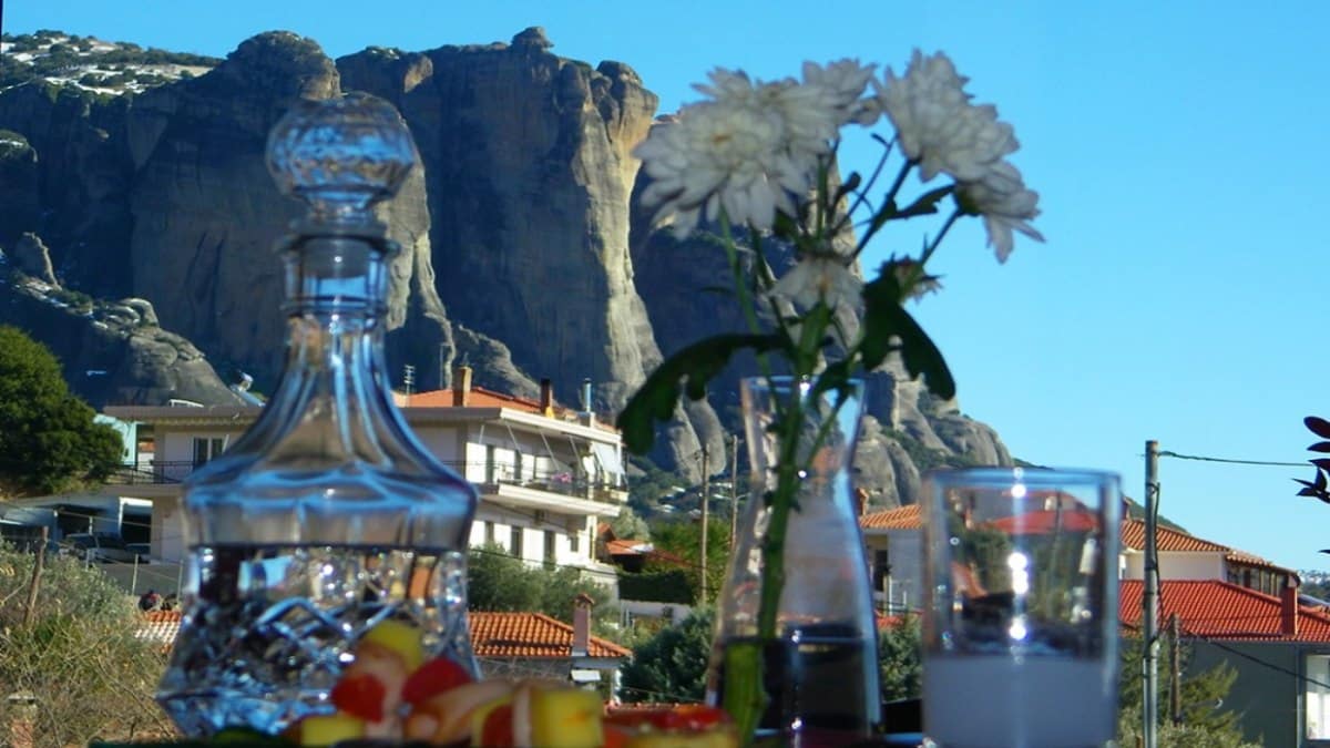 Thymeli food & drinks με φόντο τα Μετέωρα: Το εστιατόριο του Theatro Hotel Odysseon είναι μια πραγματική εμπειρία γεύσεων!