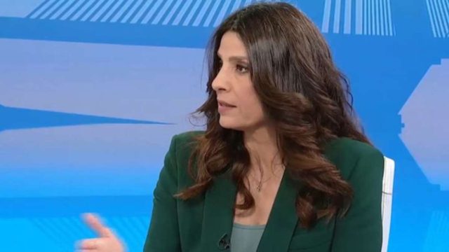 Καταιγιστική η Πόπη Τσαπανίδου: «Είναι προσβλητικό να λέγεται…»