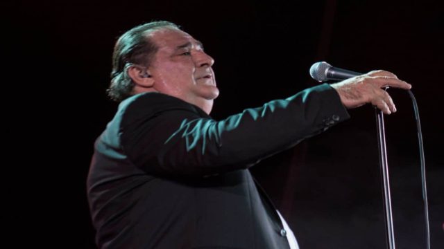 “Αγνώριστος” ο Βασίλης Καρράς: Νέα φωτογραφία του τραγουδιστή – Τεράστια αλλαγή στην εμφάνιση του μετά την απώλεια 42 κιλών