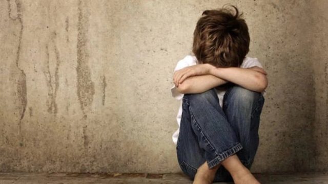 Νέα φρικιαστική υπόθεση στην Κρήτη: 53χρονος πατριός βίαζε και εξέδιδε τον ανήλικο γιο της συντρόφου του – Βρέθηκαν οι άνδρες που πλήρωναν για να τον κακοποιούν