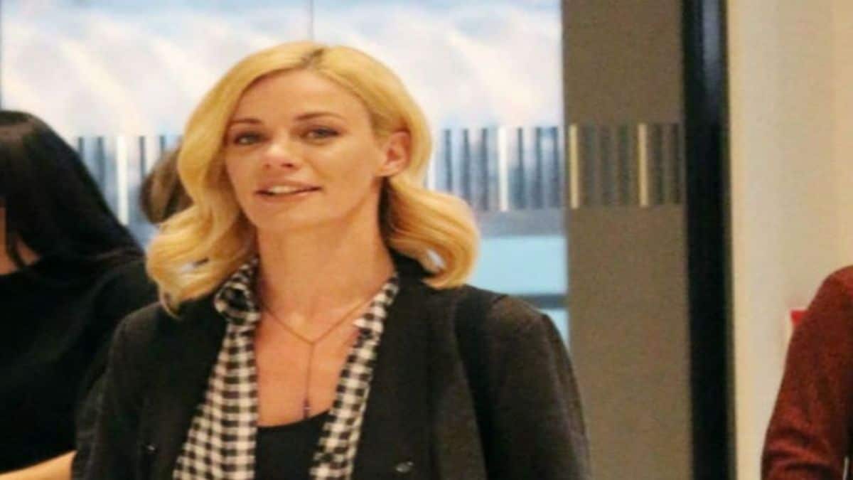 Μαυροφορούσα η Ζέτα Μακρυπούλια!