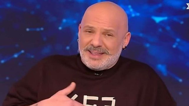 «Κεραυνός εν αιθρία» από τον Νίκο Μουτσινά – «Αυτή δεν είναι ωραία συμπεριφορά…»